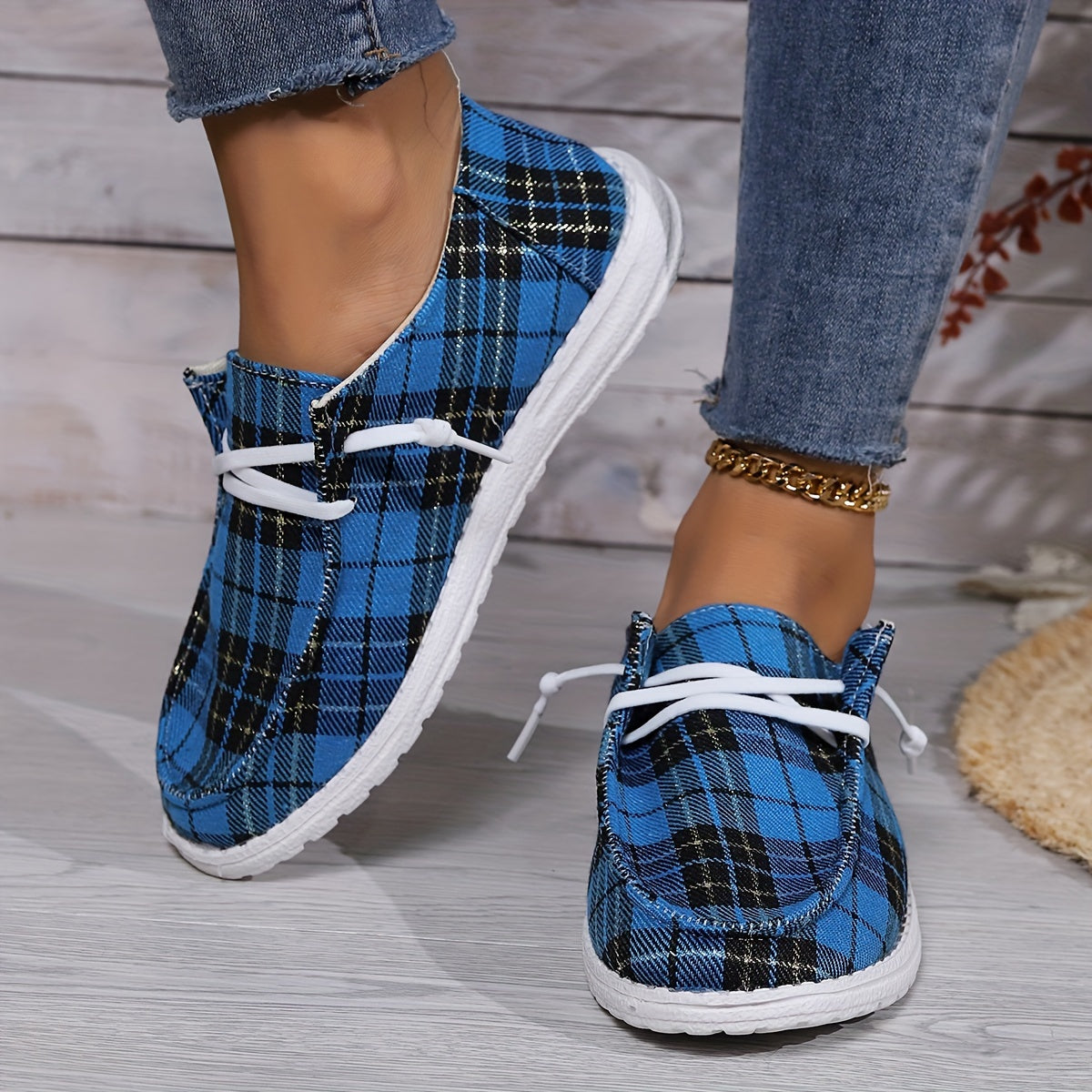 Women's Santa Claus Print Canvas Shoes, Christmas Low Top Slip On Loafers, Casual Flat Round Toe Sneakers